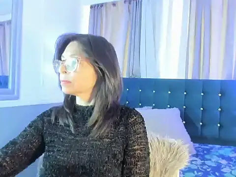 Snapshot of lena_gray chatting on 06/10/26, 01:43 lena gray online show from 06/10/26, 01:43