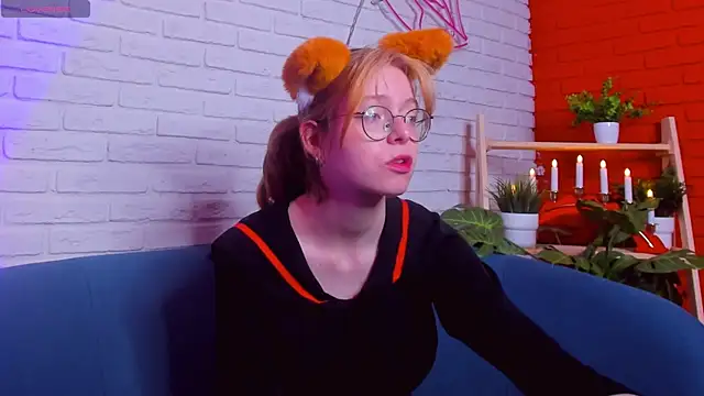 Snapshot of FoxxyyPolly chatting on 06/13/26, 05:49 FoxxyyPolly online show from 06/13/26, 05:49