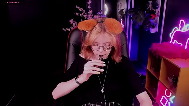 Snapshot of FoxxyyPolly chatting on 06/14/26, 06:15 FoxxyyPolly online show from 06/14/26, 06:15
