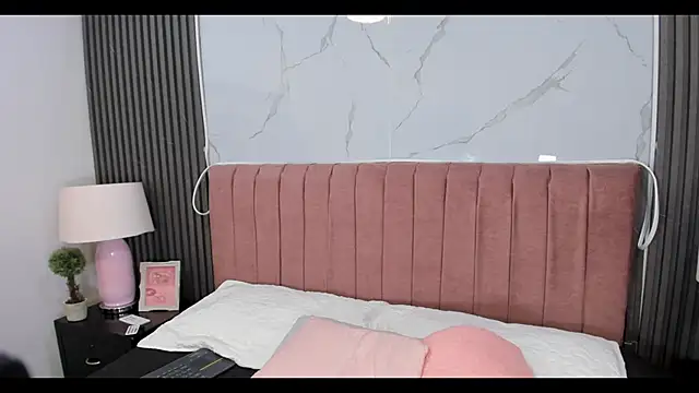 Hanna Thorne online show from 06/04/26, 11:11