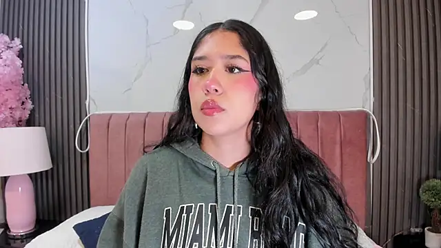 Hanna Thorne online show from 06/18/26, 07:40