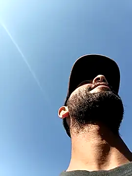 Snapshot of Camodick chatting on 11/24/25, 03:01 Camodick online show from 11/24/25, 03:01