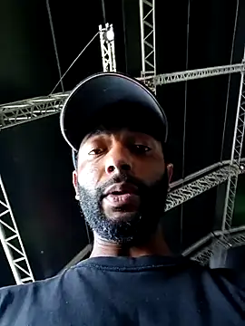 Snapshot of Camodick chatting on 11/30/25, 09:24 Camodick online show from 11/30/25, 09:24