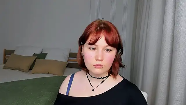 Snapshot of MiaLacrice chatting on 05/17/26, 11:28 MiaLacrice online show from 05/17/26, 11:28