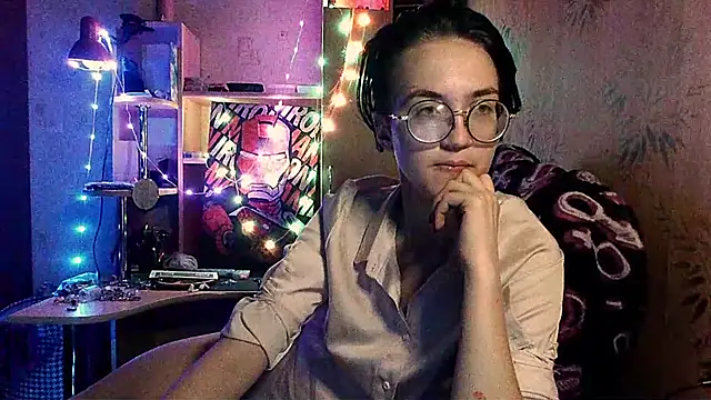 Snapshot of Alessa_Kiss chatting on 05/18/26, 05:41 Alessa Kiss online show from 05/18/26, 05:41