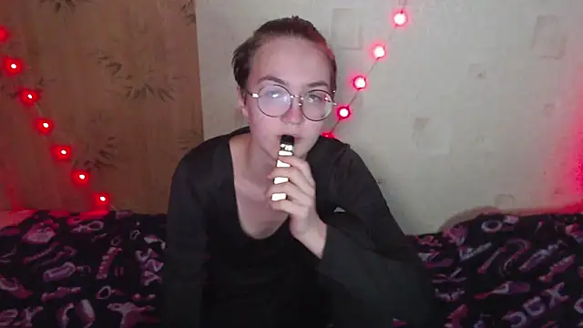 Snapshot of Alessa_Kiss chatting on 05/31/26, 04:58 Alessa Kiss online show from 05/31/26, 04:58