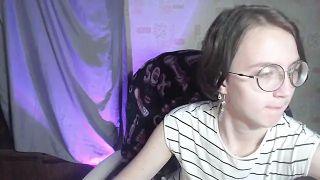 Snapshot of Alessa_Kiss chatting on 06/04/26, 06:25 Alessa Kiss online show from 06/04/26, 06:25