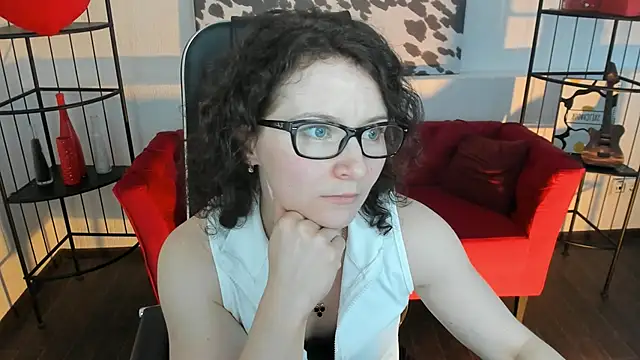 Snapshot of AureliaGleam chatting on 05/10/26, 09:03 AureliaGleam online show from 05/10/26, 09:03