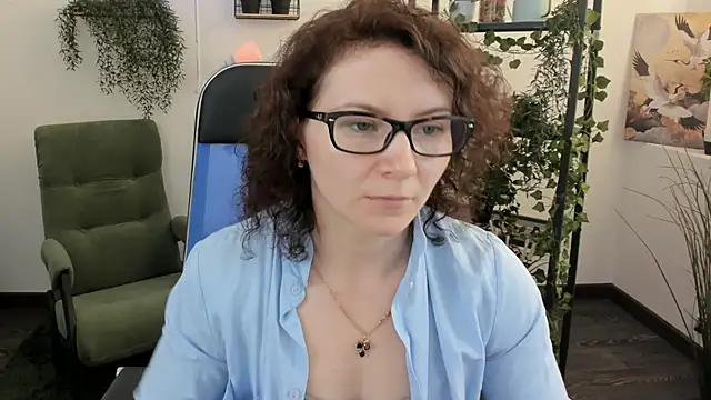 Snapshot of AureliaGleam chatting on 05/18/26, 01:45 AureliaGleam online show from 05/18/26, 01:45