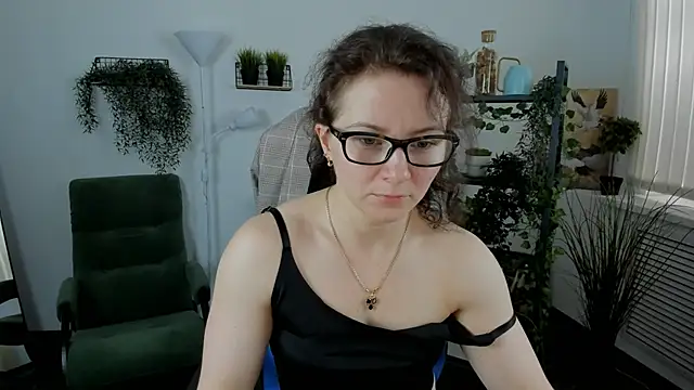 Snapshot of AureliaGleam chatting on 06/12/26, 03:16 AureliaGleam online show from 06/12/26, 03:16