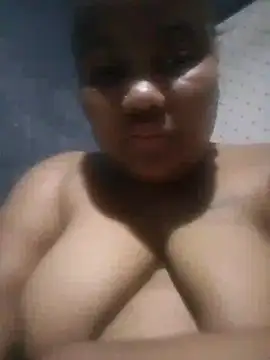 Snapshot of ChubbyMidgetxxx19 chatting on 05/25/26, 01:11 ChubbyMidgetxxx19 online show from 05/25/26, 01:11