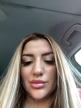 Snapshot of SophiePale chatting on 12/15/24, 12:17 SophiePale online show from 12/15/24, 12:17