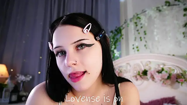 Snapshot of MelaineCore chatting on 05/28/26, 01:08 MelaineCore online show from 05/28/26, 01:08