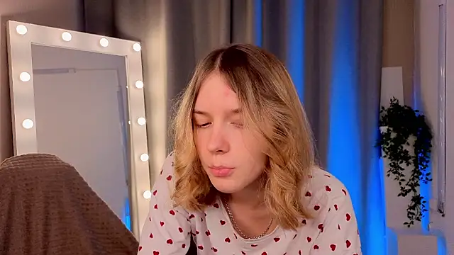 MilanaRayy online show from 05/19/26, 05:14