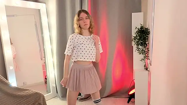 MilanaRayy online show from 05/26/26, 05:14