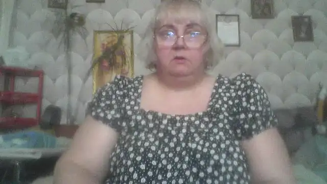 Snapshot of MarinaFarina53 chatting on 05/16/26, 10:36 MarinaFarina53 online show from 05/16/26, 10:36