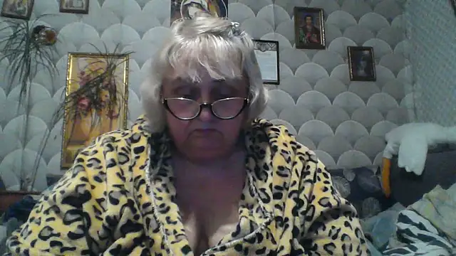 Snapshot of MarinaFarina53 chatting on 05/20/26, 05:41 MarinaFarina53 online show from 05/20/26, 05:41