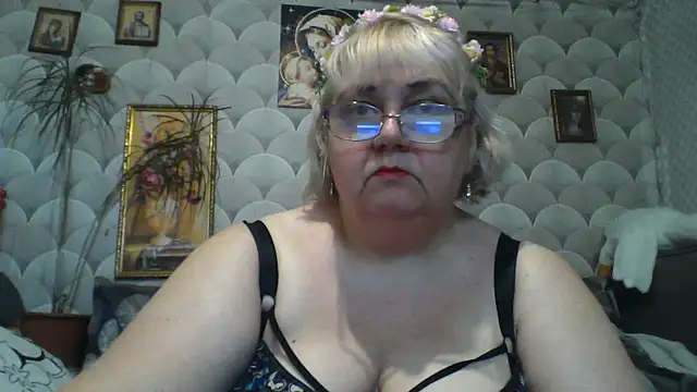 Snapshot of MarinaFarina53 chatting on 05/24/26, 07:13 MarinaFarina53 online show from 05/24/26, 07:13