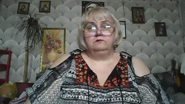 Snapshot of MarinaFarina53 chatting on 05/28/26, 12:02 MarinaFarina53 online show from 05/28/26, 12:02