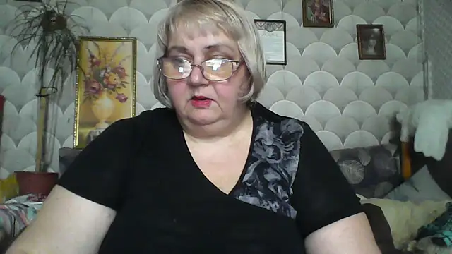 Snapshot of MarinaFarina53 chatting on 06/03/26, 10:40 MarinaFarina53 online show from 06/03/26, 10:40