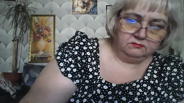 Snapshot of MarinaFarina53 chatting on 06/10/26, 05:50 MarinaFarina53 online show from 06/10/26, 05:50
