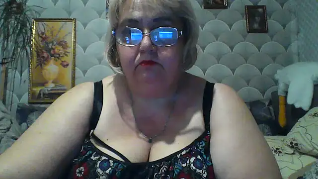 Snapshot of MarinaFarina53 chatting on 06/11/26, 06:39 MarinaFarina53 online show from 06/11/26, 06:39