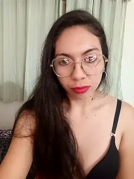 Mia essence online show from 05/09/26, 11:21