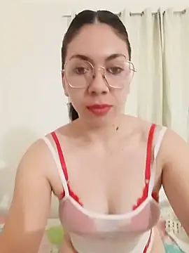 Mia essence online show from 06/30/26, 01:45