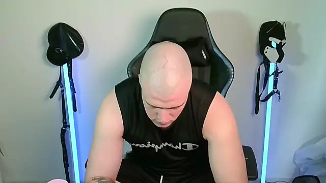 Snapshot of Bigbaald chatting on 05/21/26, 08:10 Bigbaald online show from 05/21/26, 08:10