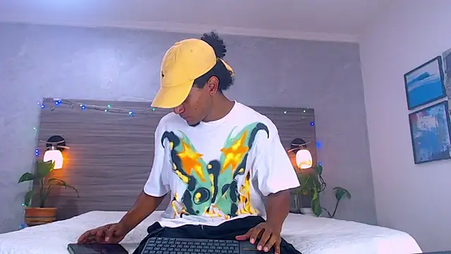Snapshot of Dilan_Hall chatting on 06/12/26, 07:35 Dilan Hall online show from 06/12/26, 07:35