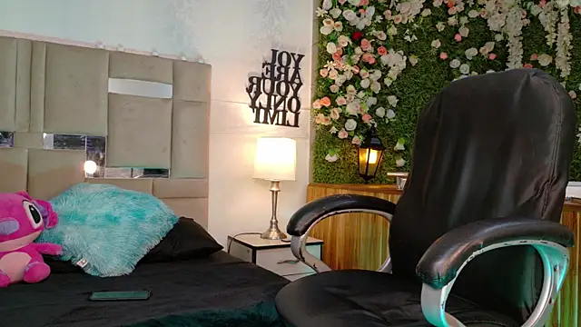KarolFoxxi   online show from 07/12/26, 09:33
