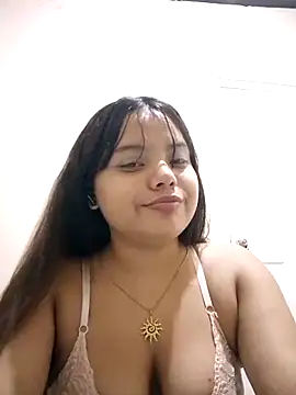 Snapshot of Daniela-Peruana chatting on 05/18/26, 05:13 Daniela-Peruana online show from 05/18/26, 05:13