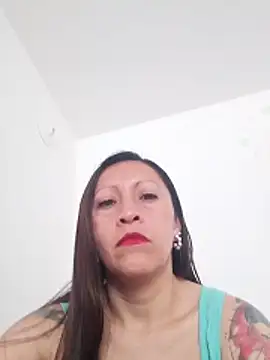 Snapshot of Vely_ chatting on 05/23/26, 02:54 Vely online show from 05/23/26, 02:54