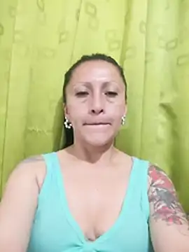 Snapshot of Vely_ chatting on 05/24/26, 03:11 Vely online show from 05/24/26, 03:11