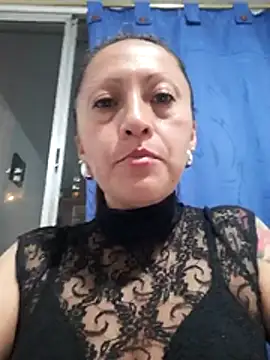 Snapshot of Vely_ chatting on 05/27/26, 01:57 Vely online show from 05/27/26, 01:57