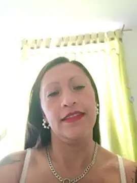 Snapshot of Vely_ chatting on 05/29/26, 07:56 Vely online show from 05/29/26, 07:56