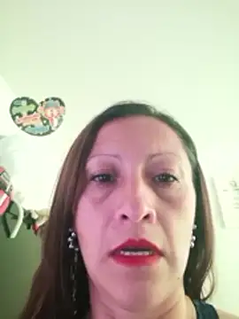 Snapshot of Vely_ chatting on 06/01/26, 06:42 Vely online show from 06/01/26, 06:42