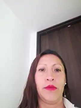 Snapshot of Vely_ chatting on 06/03/26, 06:46 Vely online show from 06/03/26, 06:46