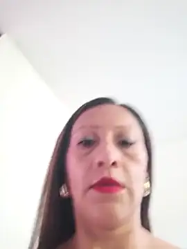 Snapshot of Vely_ chatting on 06/23/26, 06:17 Vely online show from 06/23/26, 06:17