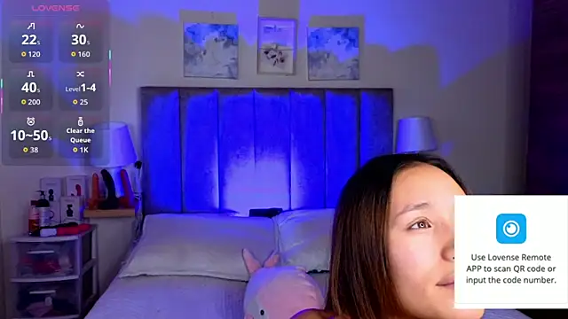 Snapshot of Victoria_Hils chatting on 06/06/26, 04:23 Victoria Hils online show from 06/06/26, 04:23