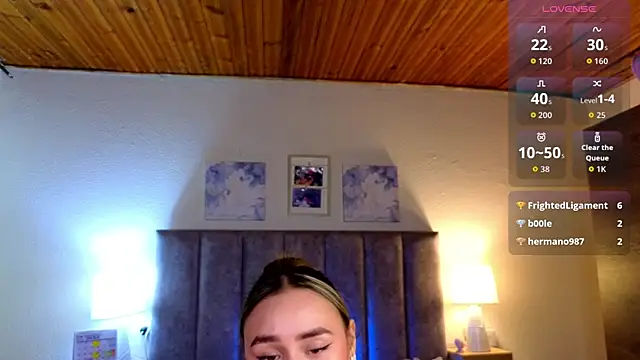 Victoria Hils online show from 07/14/26, 02:05