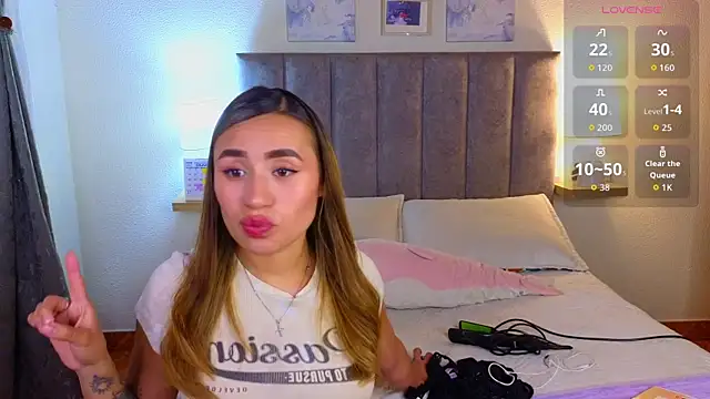 Victoria Hils online show from 07/19/26, 10:02