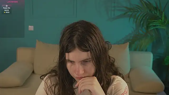 Gigi myav online show from 06/13/26, 10:24