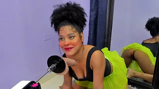 Snapshot of sharonbombo chatting on 05/20/26, 01:56 sharonbombo online show from 05/20/26, 01:56