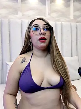 Snapshot of bella_lanna chatting on 06/13/26, 04:43 bella lanna online show from 06/13/26, 04:43