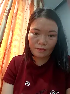Snapshot of -Trici- chatting on 05/20/26, 07:14 -Trici- online show from 05/20/26, 07:14