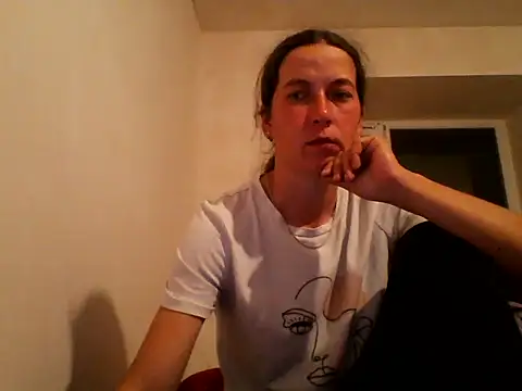 Snapshot of DanicaFey chatting on 05/17/26, 06:37 DanicaFey online show from 05/17/26, 06:37