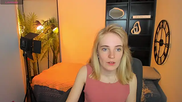 Snapshot of IrmaRonn chatting on 05/25/26, 10:43 IrmaRonn online show from 05/25/26, 10:43
