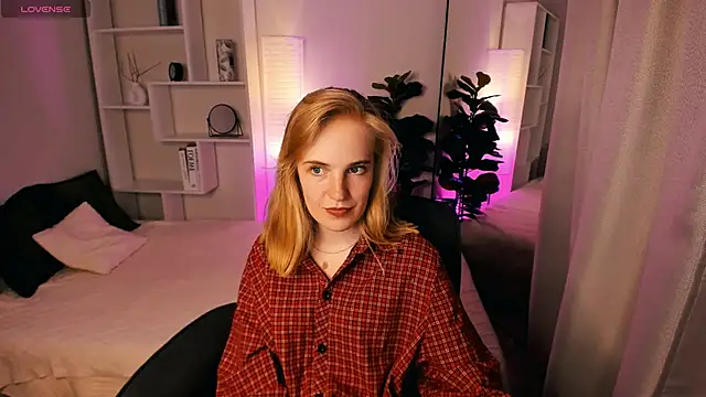 Snapshot of IrmaRonn chatting on 06/03/26, 02:33 IrmaRonn online show from 06/03/26, 02:33