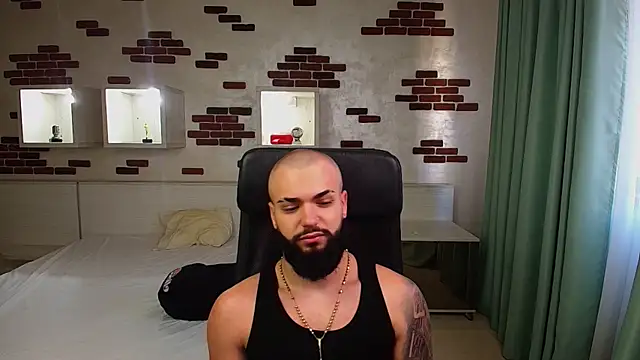 Snapshot of OscarWillss chatting on 05/18/26, 04:18 OscarWillss online show from 05/18/26, 04:18